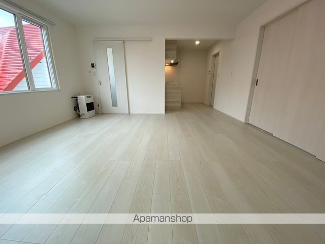 フォレスト新町IIIの居間写真