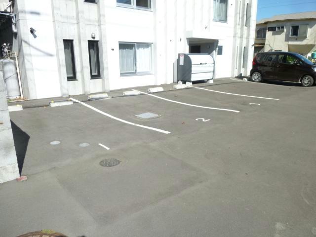駐車場　駐車場