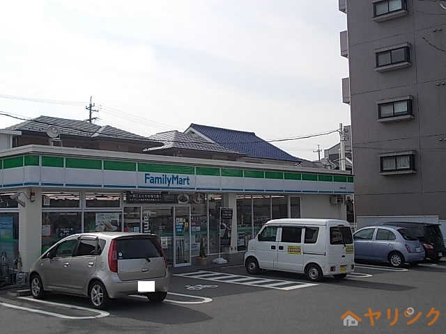 コンビニ　ファミリーマート（コンビニ）まで340m