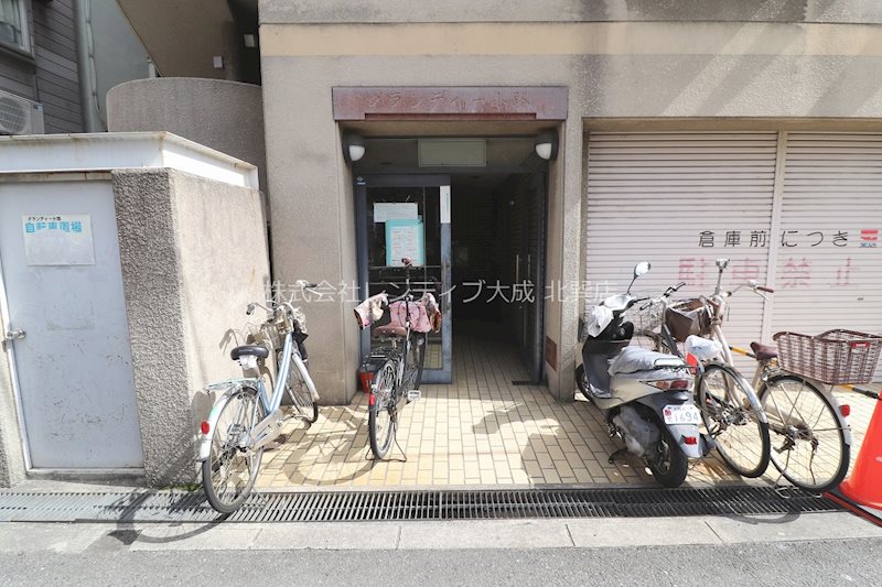 地下鉄千日前線 小路駅 徒歩3分 4階建 築42年の外観写真