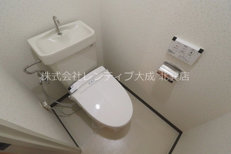 地下鉄千日前線 小路駅 徒歩3分 4階建 築42年のトイレ写真