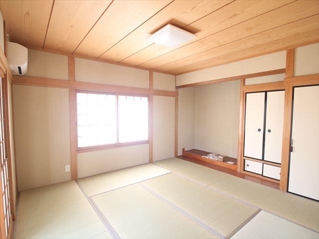 松山市 2階建 築37年の居間写真