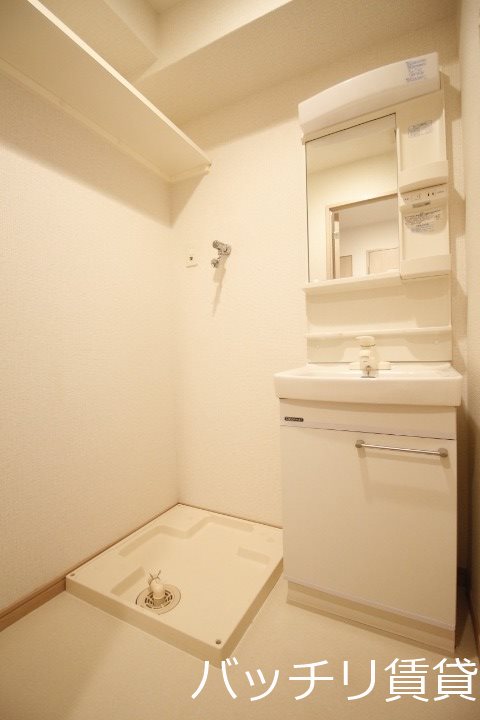 洗面設備　画像は別号室イメージの為、現況を優先いたします。