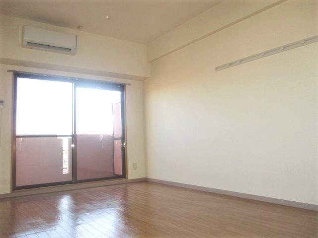 モンレーヴ葵東IIの居間写真