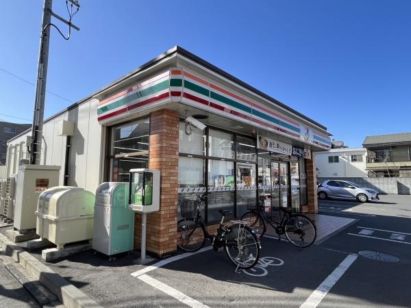 コンビニ　セブンイレブン（コンビニ）まで108m