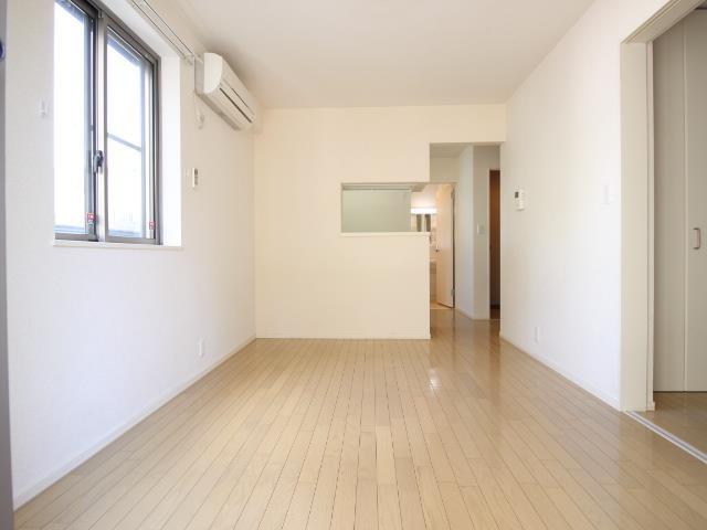 レースト明原の居間写真
