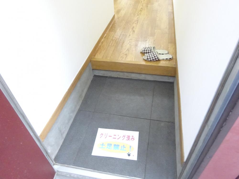 西武新宿線 東伏見駅 徒歩14分 2階建 築41年の玄関写真