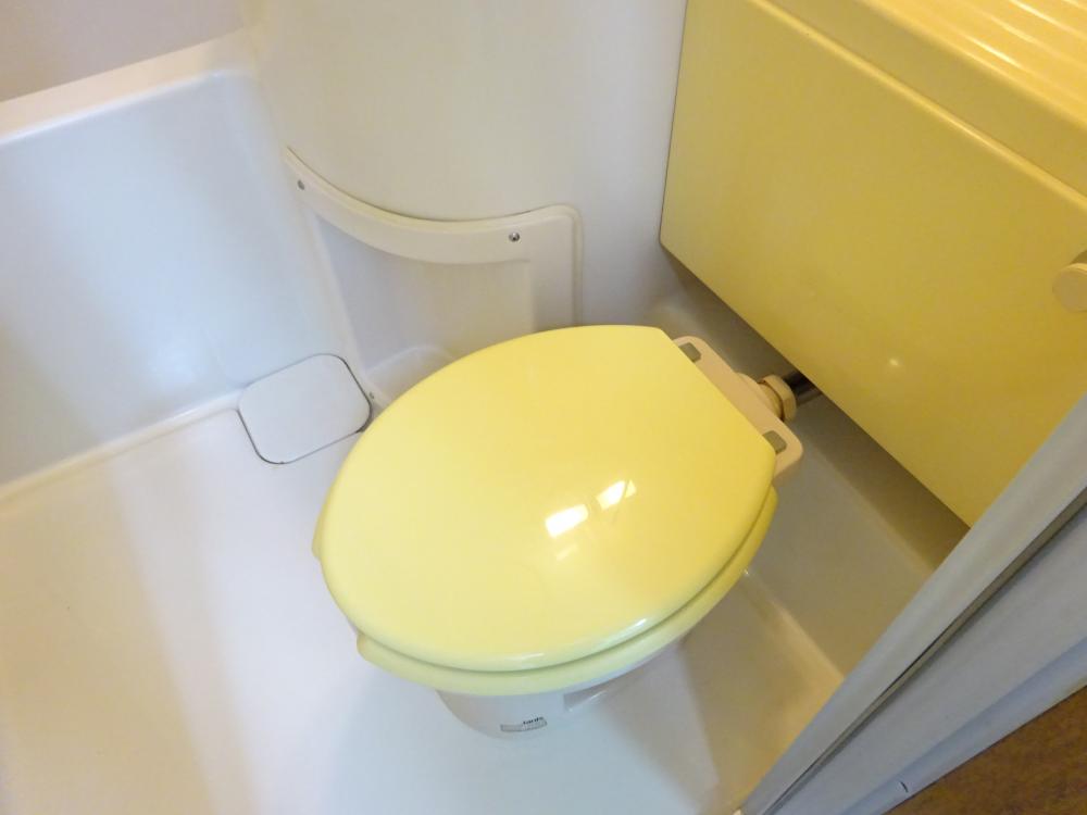 西武新宿線 東伏見駅 徒歩14分 2階建 築41年のトイレ写真