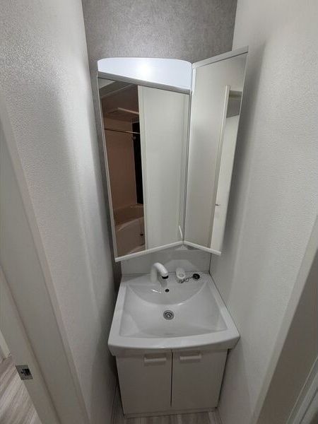 洗面設備　同コンセプト別物件になります。