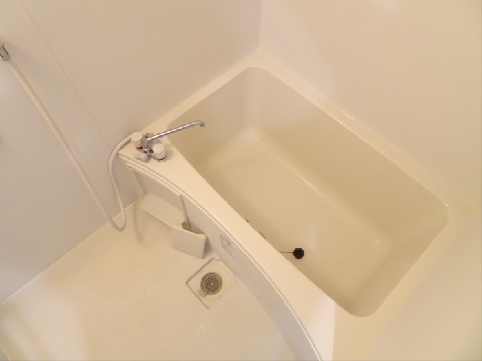 バス・シャワールーム　コンパクトで使いやすいお風呂です
