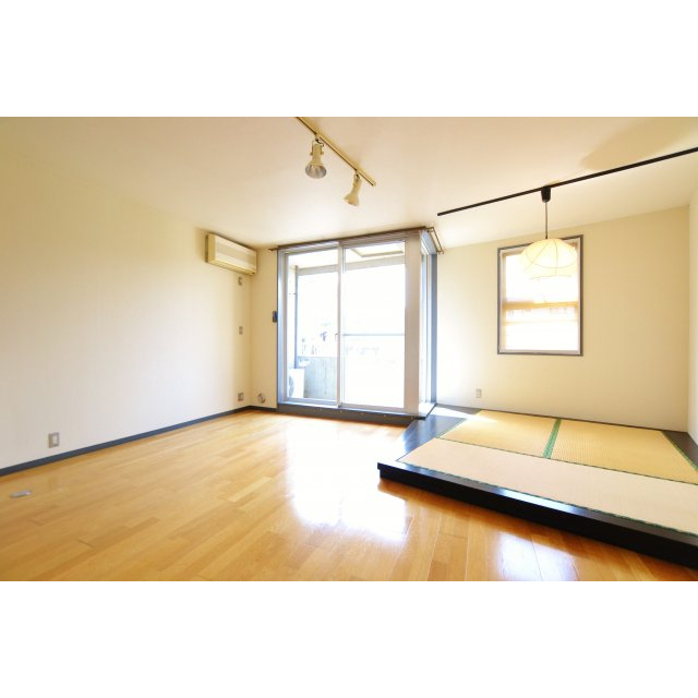 後屋ガーデンプレイスの居間写真