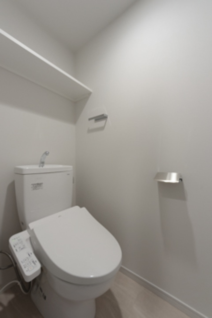 トイレ　※写真は同タイプ住戸です。