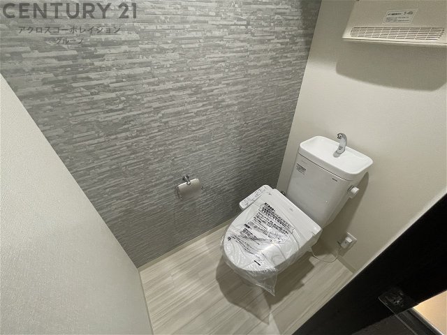 トイレ　温水洗浄便座付きのトイレです♪