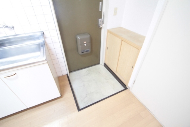 リラ船本の玄関写真