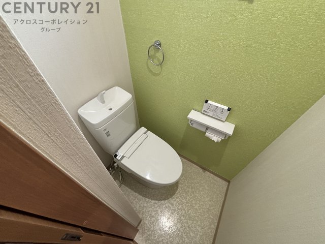 トイレ　温水洗浄便座付きのトイレです♪