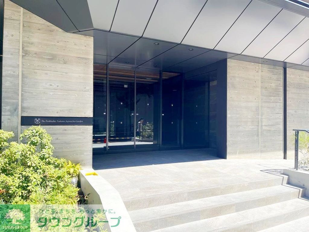 エントランス　内見の予約先はタウンハウジング新中野店になります★★