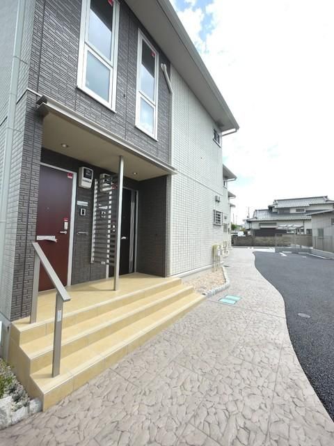 エントランス　★ゆったりとした玄関ポーチ★