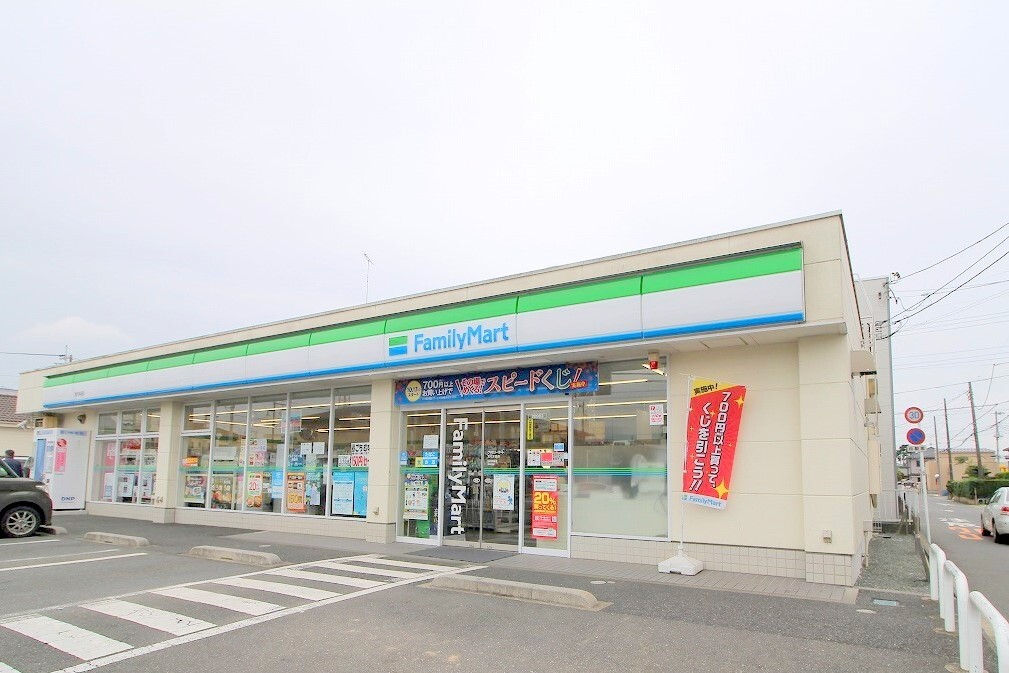 コンビニ　ファミリーマート（コンビニ）まで450m