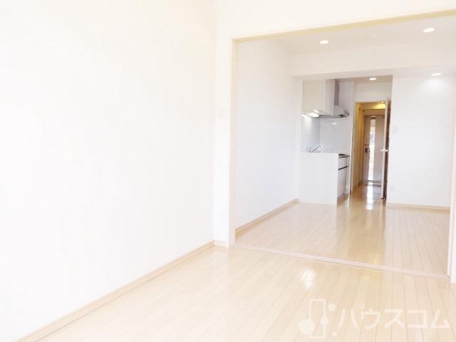 居室・リビング　フローリング仕様なので床はピカピカです☆