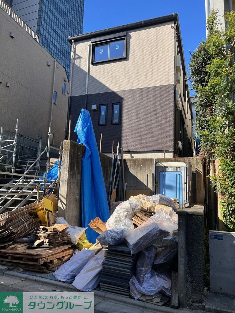 建物外観　駐車場
