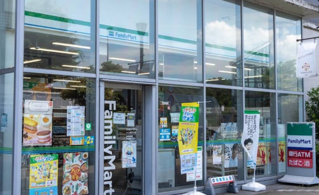スーパー　ファミリーマート　つくばＱｔ店（スーパー）まで500m