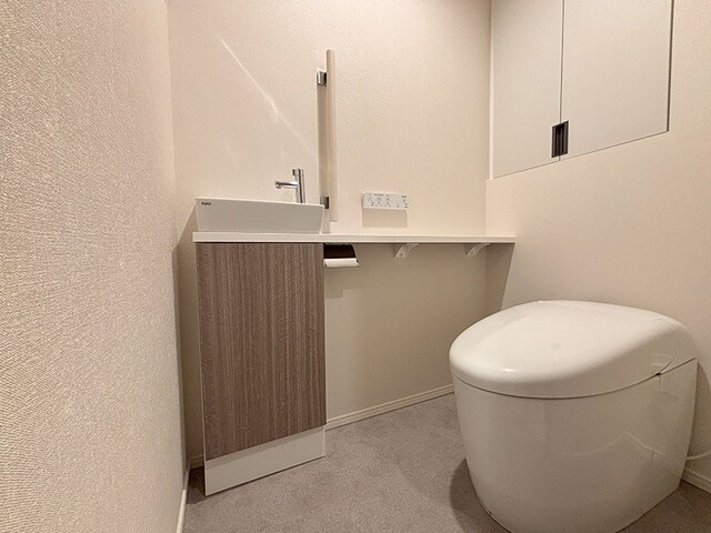 トイレ　※写真は同タイプ住戸です。