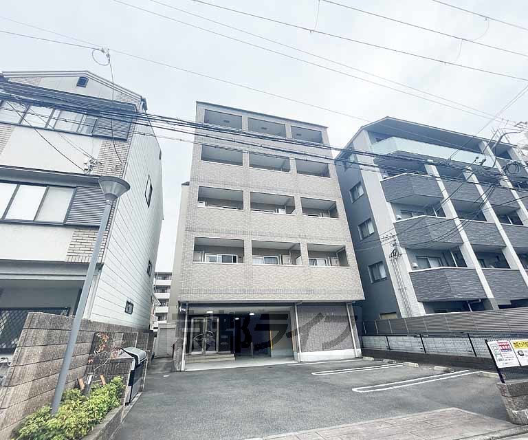 ドミール西大路の外観写真