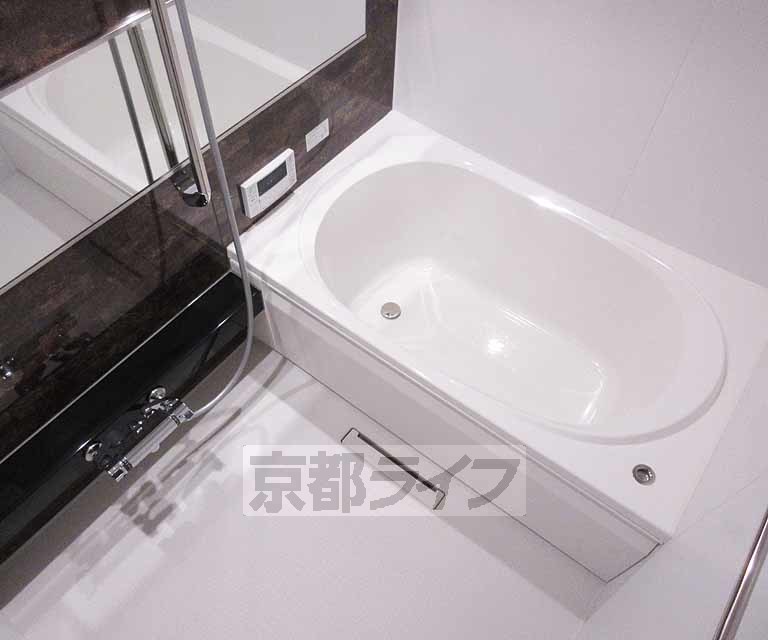 バス・シャワールーム　広々としたお風呂です・