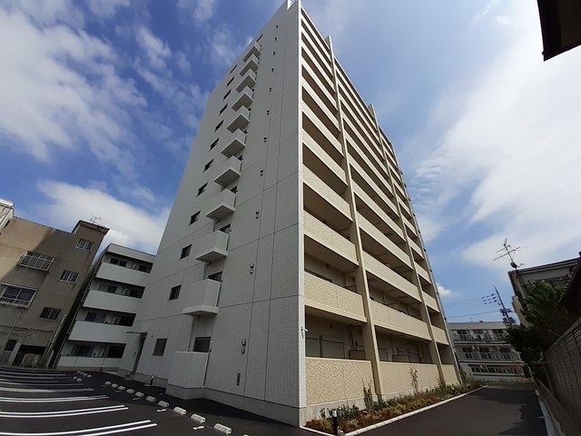 東大阪市菱屋西のマンションの建物外観