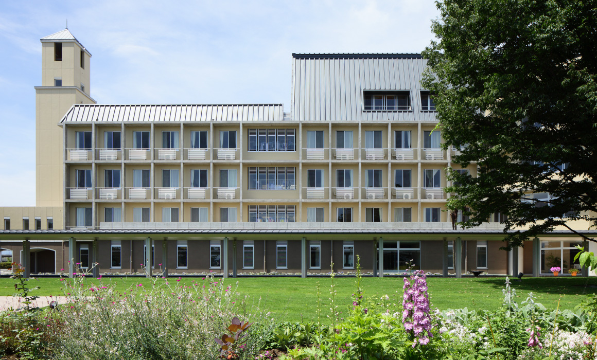 病院　特定医療法人群馬会　群馬病院（徒歩７分）（病院）まで550m