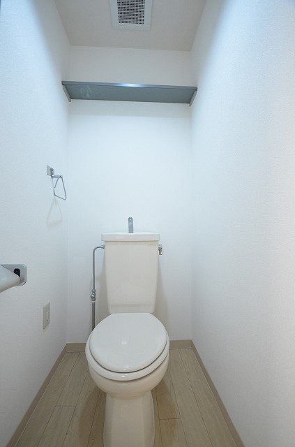 トイレ　別号室の写真です