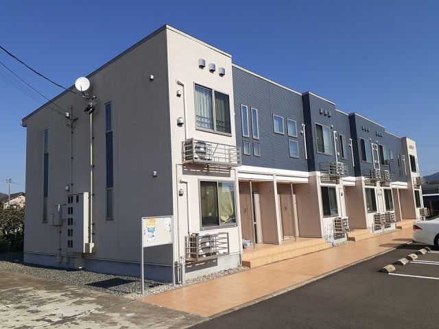 鯖江市糺町のアパートの建物外観