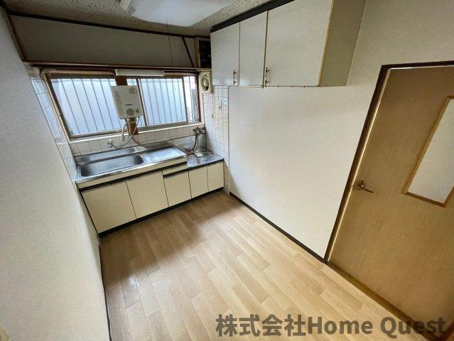 明美町2丁目テラスハウスの居間写真