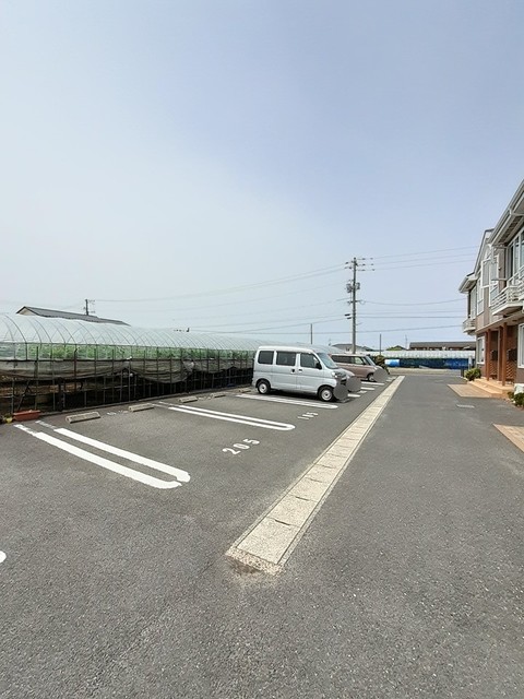 【出雲市大社町北荒木のアパートの駐車場】