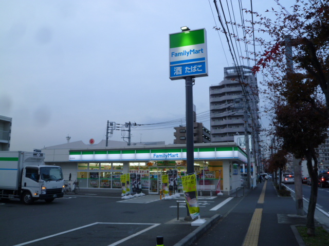 【森の里くすのき台団地１号棟のコンビニ】