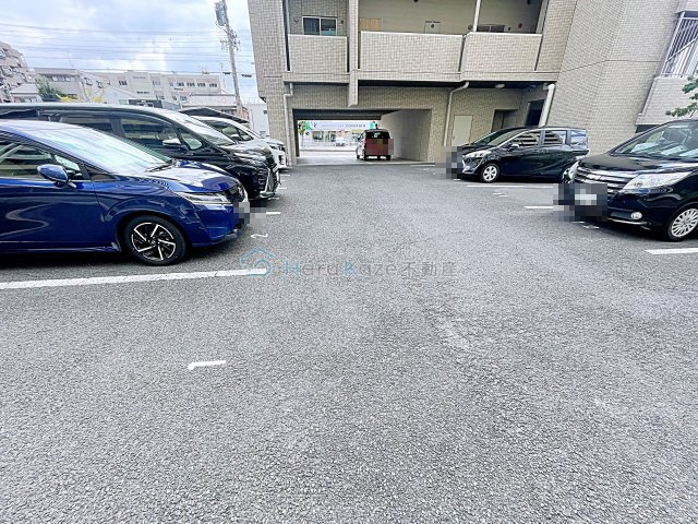 【名古屋市天白区久方のマンションの駐車場】