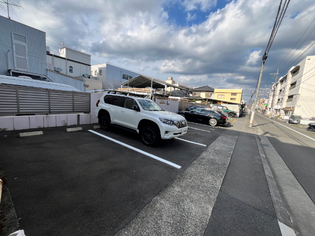 【アンソレーユ八幡Iの駐車場】