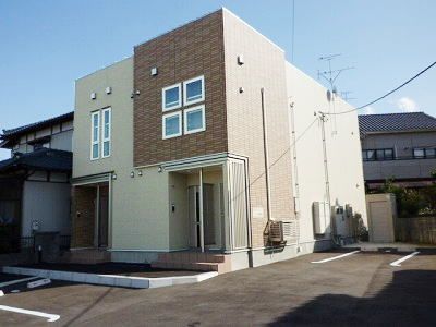 新潟市江南区砂岡のアパートの建物外観