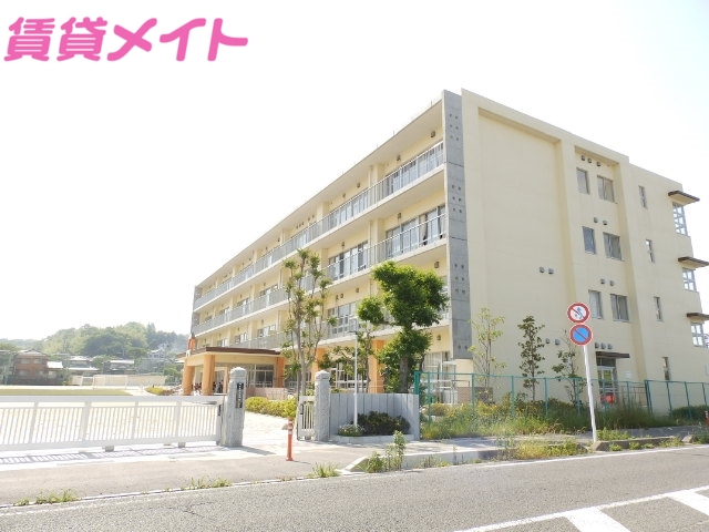 【四日市市河原田町のアパートの小学校】