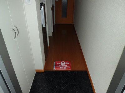 玄関　扉の向こう側が居室です。