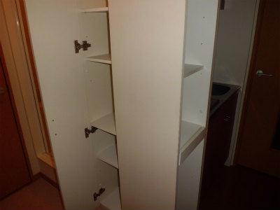 収納　キッチン脇の収納棚。