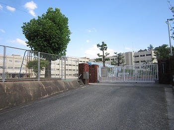 【広島市安佐南区安東のアパートの小学校】