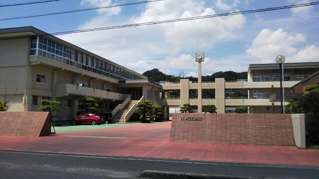 【小田郡矢掛町矢掛のアパートの中学校】