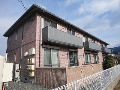 松本市寿中のアパートの建物外観