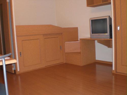 居室・リビング　ベッドは階段にも収納あり♪※写真は別部屋のものです。