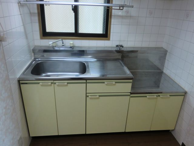 キッチン　キッチンに窓あります！