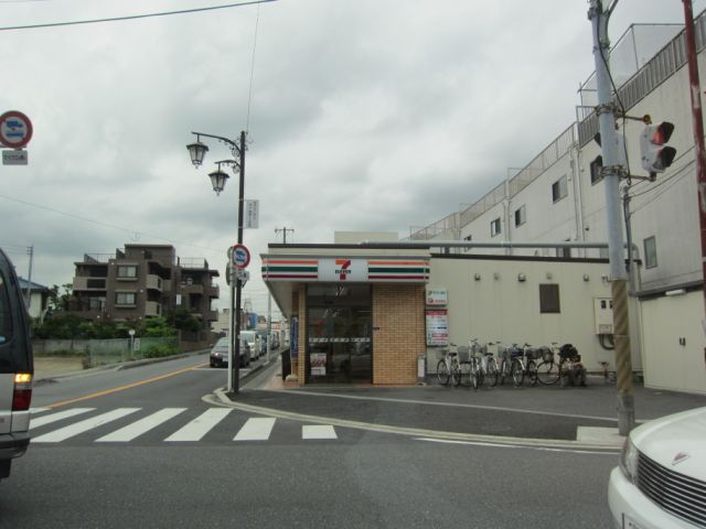 コンビニ　セブンイレブン（コンビニ）まで210m
