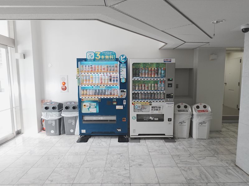 ロビー　ロビーの中に自動販売機があるのは便利ですね！