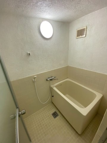 バス・シャワールーム　コンパクトで使いやすいお風呂です