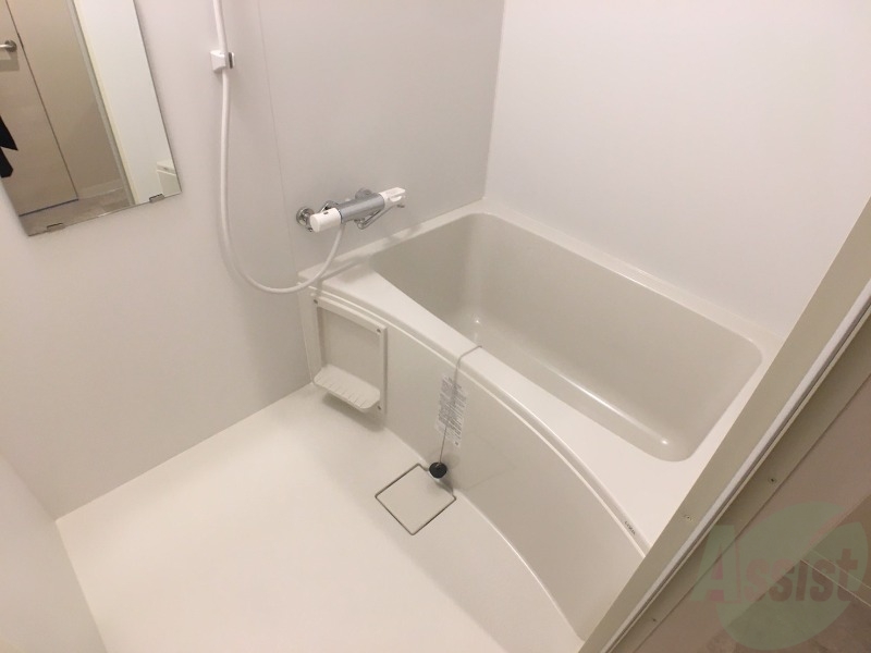 バス・シャワールーム　こちらはお風呂。一日の疲れをここで癒してください。